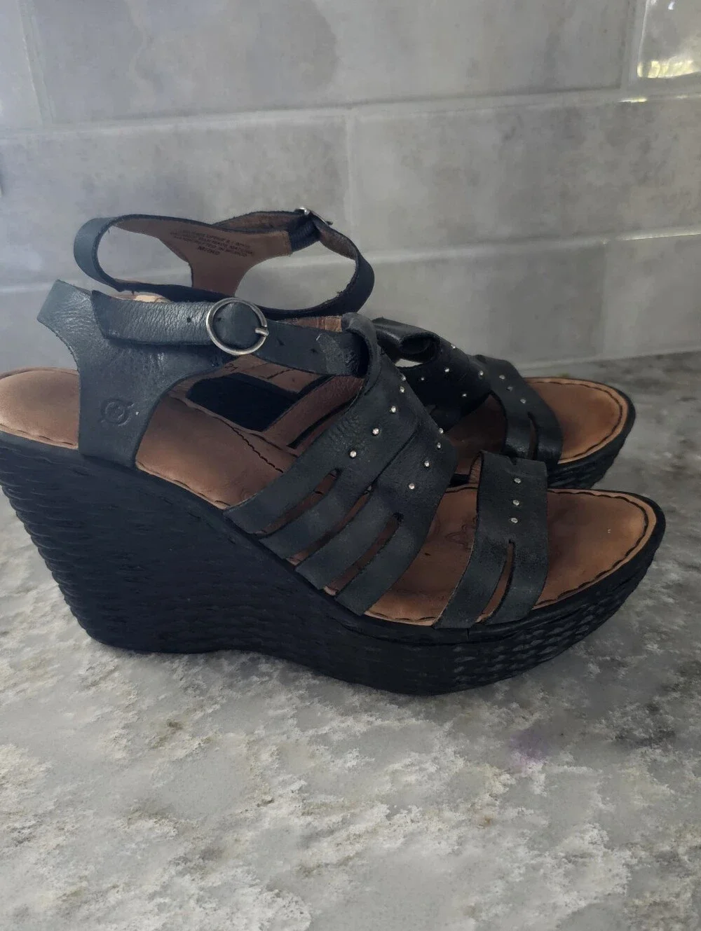 Born Black Leather Studded Platform Wedge Sandals Womens Size 8 M/W W32321 EU 39